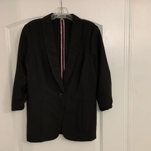 Black blazer with 3/4 length sleeves